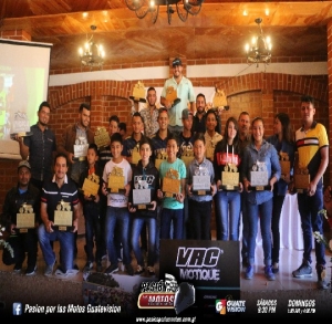 PREMIAN A LOS CAMPEONES DEL UNICROSS