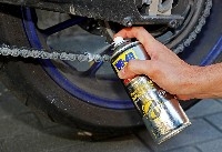 CÓMO LUBRICAR LA CADENA DE TU MOTO